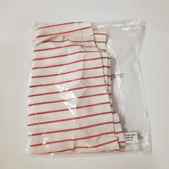 Plus Size Pink Pinstriped Shorts▪︎2x - Picture 9 of 9